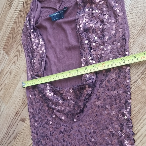 (M) BCBGMAXAZRIA Sequined Scoop Cowl Neck Rayon Silk Blend Top - Picture 5 of 7